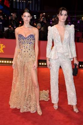 Angelina Frerk und Aleandra Frerk bei der Closing Ceremony mit Preisverleihung auf der Berlinale 2023 73. Internationale Filmfestspiele Berlin im Berlinale Palast. Berlin, 25.02.2023