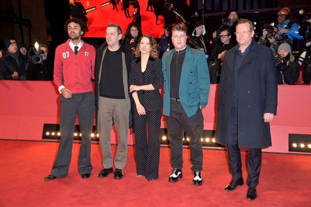 Langston Uibel, Christian Petzold, Paula Beer, Thomas Schubert und Matthias Brandt bei der Closing Ceremony mit Preisverleihung auf der Berlinale 2023 73. Internationale Filmfestspiele Berlin im Berlinale Palast. Berlin, 25.02.2023