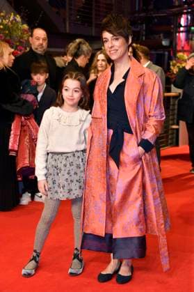 Sofia Otero und Estibaliz Urresola Solaguren bei der Closing Ceremony mit Preisverleihung auf der Berlinale 2023 73. Internationale Filmfestspiele Berlin im Berlinale Palast. Berlin, 25.02.2023
