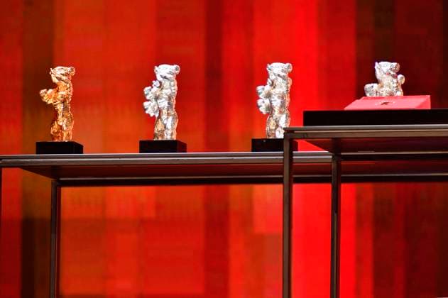Berlinale Bären bei der Closing Ceremony mit Preisverleihung auf der Berlinale 2023 73. Internationale Filmfestspiele Berlin im Berlinale Palast. Berlin, 25.02.2023