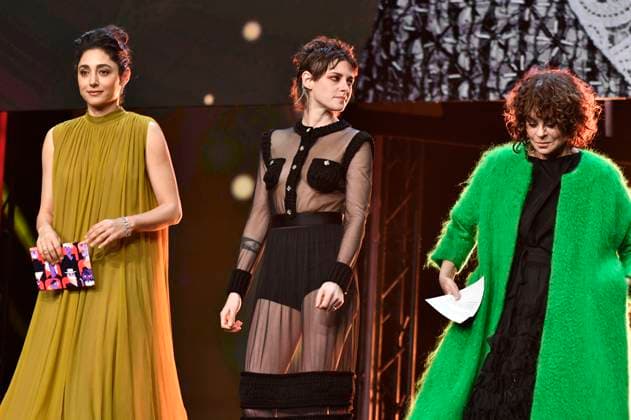 Golshifteh Farahani, Kristen Stewart und Francine Maisler bei der Closing Ceremony mit Preisverleihung auf der Berlinale 2023 73. Internationale Filmfestspiele Berlin im Berlinale Palast. Berlin, 25.02.2023