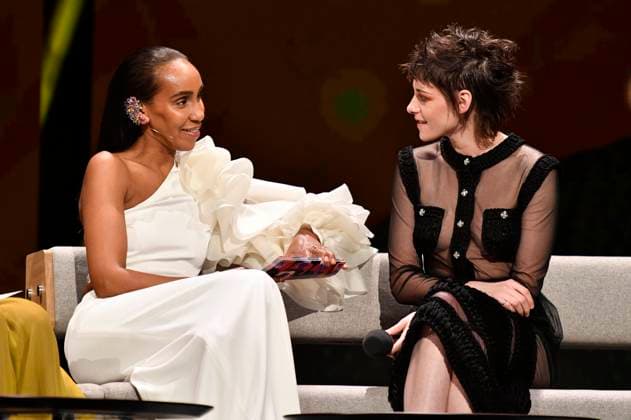 Hadnet Tesfai und Kristen Stewart bei der Closing Ceremony mit Preisverleihung auf der Berlinale 2023 73. Internationale Filmfestspiele Berlin im Berlinale Palast. Berlin, 25.02.2023