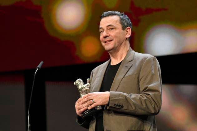 Christian Petzold mit dem Silbernen Bär Großer Preis der Jury für Roter Himmel bei der Closing Ceremony mit Preisverleihung auf der Berlinale 2023 73. Internationale Filmfestspiele Berlin im Berlinale Palast. Berlin, 25.02.2023