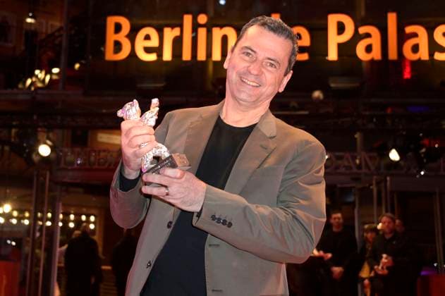 Christian Petzold mit dem Silbernen Bär Großer Preis der Jury für Roter Himmel bei der Closing Ceremony mit Preisverleihung auf der Berlinale 2023 73. Internationale Filmfestspiele Berlin im Berlinale Palast. Berlin, 25.02.2023