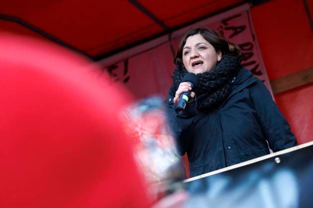 Politikerin Özlem Demirel (Die Linke) auf der Demonstration unter dem Motto Den Frieden gewinnen, nicht den Krieg zum Jahrestag des russischen Angriffskriegs auf die Ukraine auf dem Alter Markt. Köln, 25.02.2023 NRW Deutschland *** Politician Özlem Demirel Die Linke at the demonstration under the slogan Win the peace, not the war on the anniversary of the Russian war of aggression on Ukraine at the Alter Markt Cologne, 25 02 2023 NRW Germany Copyright: xChristophxHardtx