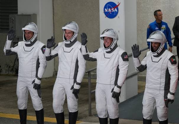 Bilder des Jahres 2023, News 02 Februar News Themen der Woche KW08 News Bilder des Tages The SpaceX NASA Crew 6 prepare to board the Crew Dragon spacecraft Endeavour at Kennedy Space Center, Florida on Sunday, February 26, 2023. The crew members are (L to R) Roscosmos cosmonaut Mission Specialist Andrey Fedyaev, NASA astronauts Pilot Warren Woody Hoburg and Commander Stephen Bowen, and UAE Mission Specialist Sultan Alneyadi.  KSC20230226501 PATxBENIC