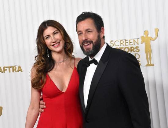 Entertainment Bilder des Tages (L-R) Jackie Sandler and Adam Sandler attend the 29th annual SAG Awards at the Fairmont Century Plaza in Los Angeles, California on Sunday, February 26, 2023.  LAP20230226112 JIMxRUYMEN