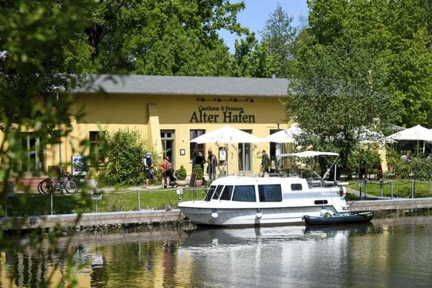 Wasserserie - Brandenburg Ziegeleipark und Zehdenick *** NUR FÜR REDAKTIONELLE ZWECKE *** EDITORIAL USE ONLY ***<p>Blick auf den Alten Hafen am 30. Mai 2021 auf dem Gelände der Ziegelei in Miltenberg bei Zehdenick in Brandenburg. FOTO: Joerg Krauthoefer Funke Foto Services< p> Arbeit Brandenburg Copyright: JoergxKrauthoefer *** water series Brandenburg Brickworks Park and Zehdenick *** ONLY FOR EDITORIAL PURPOSE *** EDITORIAL USE ONLY *** P View at the Old Port on 30 May 2021 at the Site the Brickyard in Miltenberg at Zehdenick in Brandenburg Photo Joerg Krauthoefer Funke Photo Services P Work Brandenburg Copyright Joerg x Krauthoefer Copyright: JoergxKrauthoefer doc7g1dx38ja6wn1b46dai EDITORIAL USE ONLY