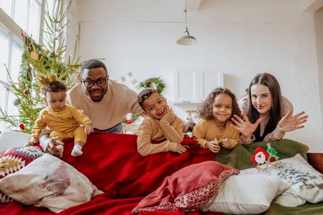Happy family standing together behind sofa at Christmas model released, Symbolfoto property released, MDOF00591