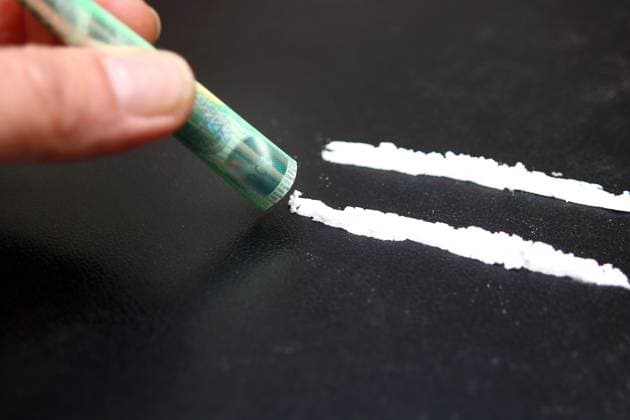 Kokain wird durch 100-Euro-Schein gesschnupft cocaine is snorted through 100 euro note BLWS681703 *** Cocaine will through 100 Euro Bill gesschnupft Cocaine IS snorted Through 100 Euro Note BLWS681703 Copyright: xblickwinkel R.xRebmannx