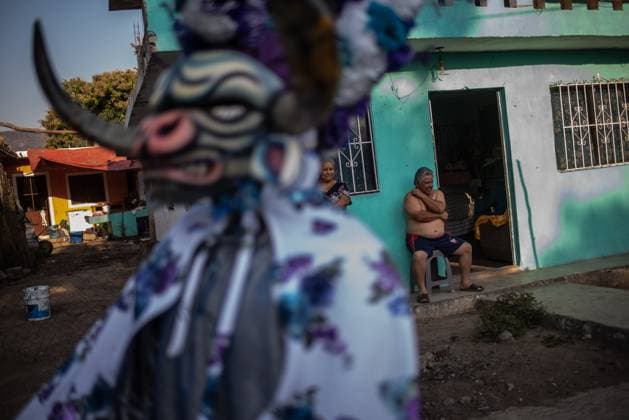 February 27, 2023: Residents of the town of Almolonga, Veracruz, celebrate the traditional Afromestizo carnival. Where they dance through the streets of the town and the children play in the fountain of the old sugar hacienda. - ZUMAqp1_ 20230227_zip_qp1_006 Copyright: xHectorxAdolfoxQuintanarxPerezx
