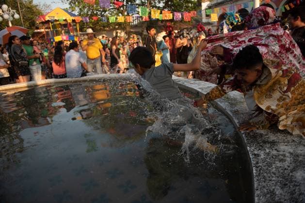 February 27, 2023: Residents of the town of Almolonga, Veracruz, celebrate the traditional Afromestizo carnival. Where they dance through the streets of the town and the children play in the fountain of the old sugar hacienda. - ZUMAqp1_ 20230227_zip_qp1_016 Copyright: xHectorxAdolfoxQuintanarxPerezx