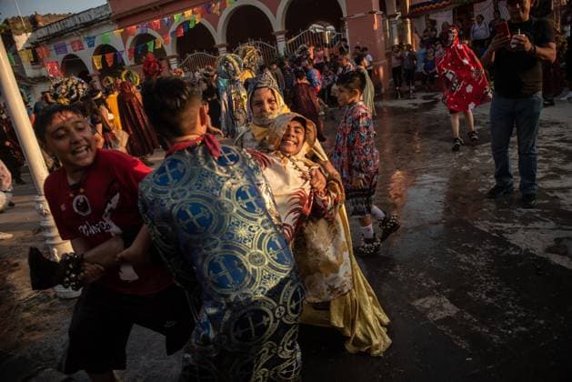 February 27, 2023: Residents of the town of Almolonga, Veracruz, celebrate the traditional Afromestizo carnival. Where they dance through the streets of the town and the children play in the fountain of the old sugar hacienda. - ZUMAqp1_ 20230227_zip_qp1_019 Copyright: xHectorxAdolfoxQuintanarxPerezx