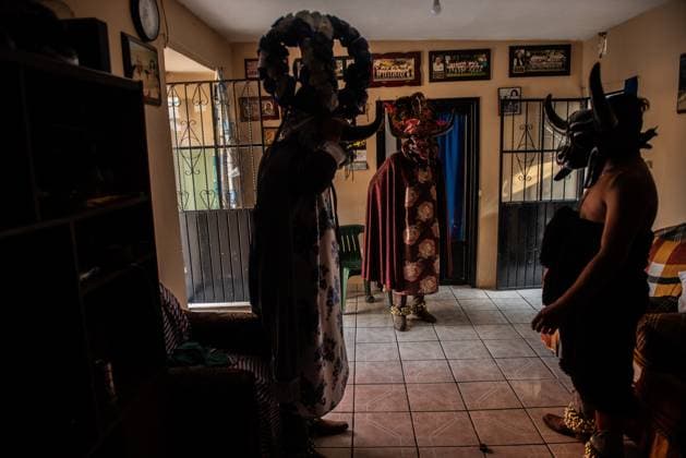 February 27, 2023: Residents of the town of Almolonga, Veracruz, celebrate the traditional Afromestizo carnival. Where they dance through the streets of the town and the children play in the fountain of the old sugar hacienda. - ZUMAqp1_ 20230227_zip_qp1_026 Copyright: xHectorxAdolfoxQuintanarxPerezx