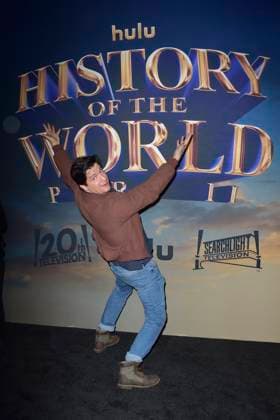 Ken Marino bei der Premiere der Hulu-Streamingserie History of the World, Part II im Hollywood Legion Theater. Los Angeles, 27.02.2023