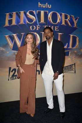 Nina Senicar mit Ehemann Jay Ellis bei der Premiere der Hulu-Streamingserie History of the World, Part II im Hollywood Legion Theater. Los Angeles, 27.02.2023