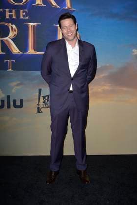 Ike Barinholtz bei der Premiere der Hulu-Streamingserie History of the World, Part II im Hollywood Legion Theater. Los Angeles, 27.02.2023