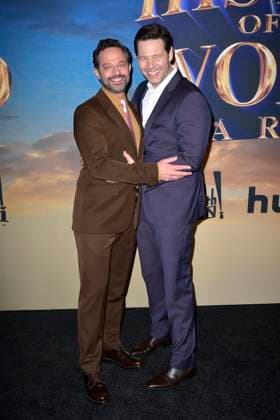 Nick Kroll und Ike Barinholtz bei der Premiere der Hulu-Streamingserie History of the World, Part II im Hollywood Legion Theater. Los Angeles, 27.02.2023