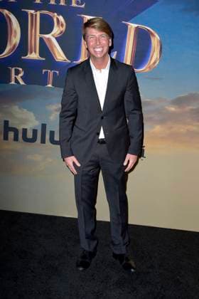Jack McBrayer bei der Premiere der Hulu-Streamingserie History of the World, Part II im Hollywood Legion Theater. Los Angeles, 27.02.2023