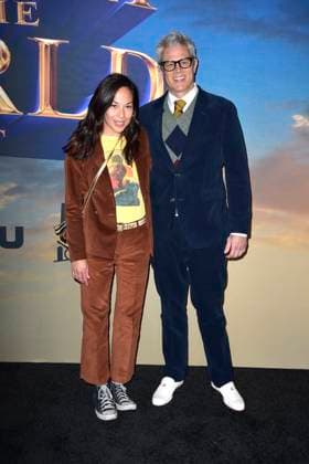 Emily Ting und Johnny Knoxville bei der Premiere der Hulu-Streamingserie History of the World, Part II im Hollywood Legion Theater. Los Angeles, 27.02.2023