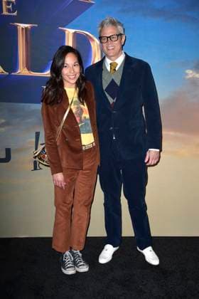 Emily Ting und Johnny Knoxville bei der Premiere der Hulu-Streamingserie History of the World, Part II im Hollywood Legion Theater. Los Angeles, 27.02.2023