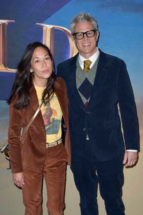 Emily Ting und Johnny Knoxville bei der Premiere der Hulu-Streamingserie History of the World, Part II im Hollywood Legion Theater. Los Angeles, 27.02.2023