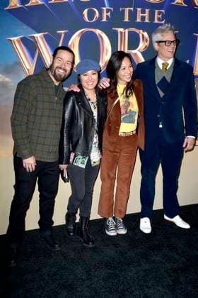 Chris Pontius, Mae Quijada, Emily Ting und Johnny Knoxville bei der Premiere der Hulu-Streamingserie History of the World, Part II im Hollywood Legion Theater. Los Angeles, 27.02.2023