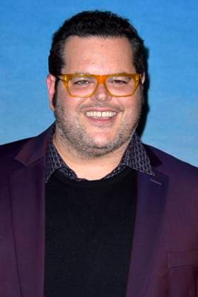 Josh Gad bei der Premiere der Hulu-Streamingserie History of the World, Part II im Hollywood Legion Theater. Los Angeles, 27.02.2023