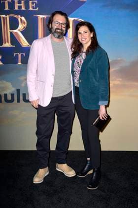 Michaela Watkins mt Ehemann Fred Kramer bei der Premiere der Hulu-Streamingserie History of the World, Part II im Hollywood Legion Theater. Los Angeles, 27.02.2023