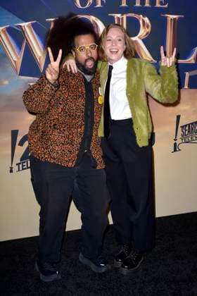 Reggie Watts und Hannah Einbinder bei der Premiere der Hulu-Streamingserie History of the World, Part II im Hollywood Legion Theater. Los Angeles, 27.02.2023