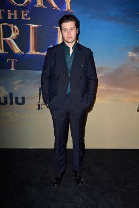 Nick Robinson bei der Premiere der Hulu-Streamingserie History of the World, Part II im Hollywood Legion Theater. Los Angeles, 27.02.2023
