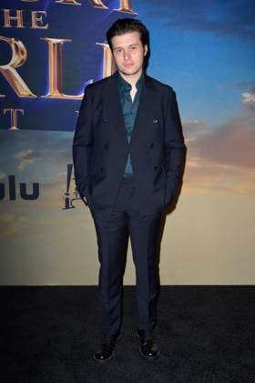 Nick Robinson bei der Premiere der Hulu-Streamingserie History of the World, Part II im Hollywood Legion Theater. Los Angeles, 27.02.2023