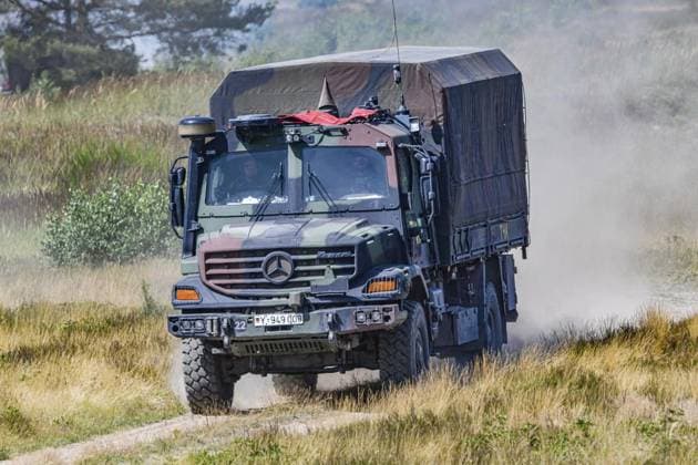 Jägerbataillon 292 auf dem Truppenübungsplatz Letzlinger Heide *** NUR FÜR REDAKTIONELLE ZWECKE *** EDITORIAL USE ONLY ***<p>Ein Mercedes-Benz Zetros fährt auf dem Truppenübungsplatz des Gefechtsübungszentrums des Heeres in Letzingen, fotografiert am 10.Juli 2022 in Letzlingen. Deutschland Berlin Berlin Copyright: MaurizioxGambarini *** Hunter battalion 292 at the Military training area Letzlinger Heide *** ONLY FOR EDITORIAL PURPOSE *** EDITORIAL USE ONLY *** P a Mercedes Benz Zetros drives at the Military training area of combat training center of Army in Letzingen, photographed on 10 July 2022 in Letzlingen Germany Berlin Berlin Copyright Mauriziox Gambarini Copyright: MaurizioxGambarini doc7ltx6x0muoiaiimada4 EDITORIAL USE ONLY