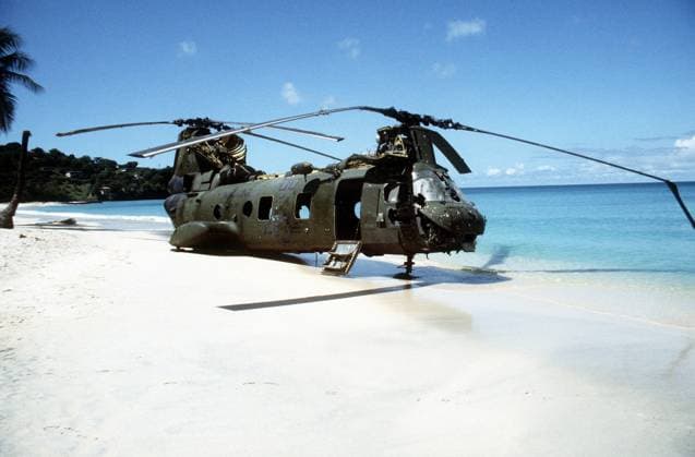 RECORD DATE NOT STATED A CH-46 Sea Knight helicopter shot down by anti-aircraft fire on October 25 during Operation Urgent Fury. Subject Operation Series: URGENT FURY Country: Grenada (GRD) Copyright: xpiemagsx nararecdefpie08012022-38553 !ACHTUNG AUFNAHMEDATUM GESCHÄTZT!