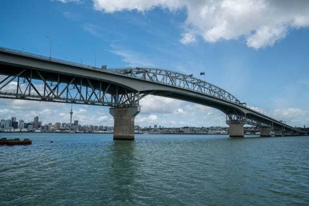 RECORD DATE NOT STATED Auckland Harbour Bridge in Auckland, New Zealand, shot from Northcote Point. The bridge joins St Marys Bay on the Auckland city side with Northcote on the North Shore side.; Auckland Harbour Brücke ÊIn Auckland, Neuen Zealand, erschossen von Northcote weisen der Brücke joins Clerke Marys Bucht am der Auckland Stadt Bordwand mit Northcote am der Nord Ufer Bordwand IST_24519_03961