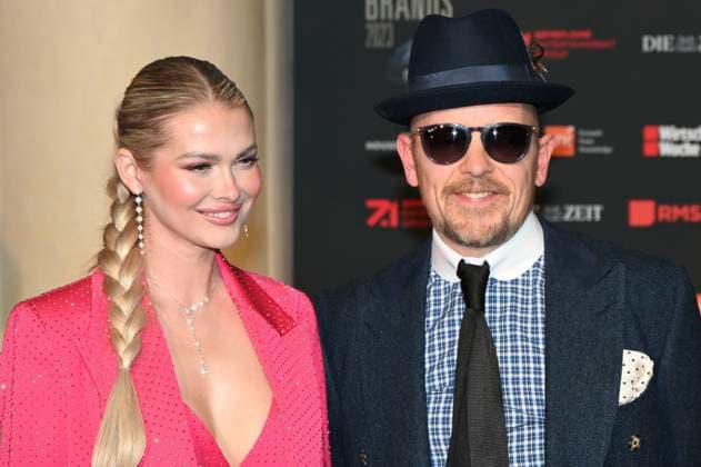 Entertainment Bilder des Tages Darya Strelnikova und Jan Delay bei der 20. Verleihung der Best Brands Awards 2022 im Hotel Bayerischer Hof. München, 28.02.2023 *** Darya Strelnikova and Jan Delay at the 20 presentation of the Best Brands Awards 2022 at the Hotel Bayerischer Hof Munich, 28 02 2023 Foto:xR.xHeinex xFuturexImage