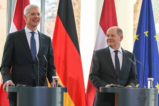 News Themen der Woche KW09 News Bilder des Tages Berlin, Deutschland 01. März 2023: Pressekonferenz mit dem Ministerpräsidenten der Republik Lettland - 01.03.2023 Im Bild: v.lil: Krisjanis Karins, Ministerpräsidenten von Lettland, Bundeskanzler Olaf Scholz (SPD) Bundeskanzleramt Berlin *** Berlin, Germany 01 March 2023 Press conference with the Prime Minister of the Republic of Latvia 01 03 2023 In the picture v lil Krisjanis Karins, Prime Minister of Latvia, Federal Chancellor Olaf Scholz SPD Federal Chancellery Berlin Copyright: xFotostandx xReuhlx