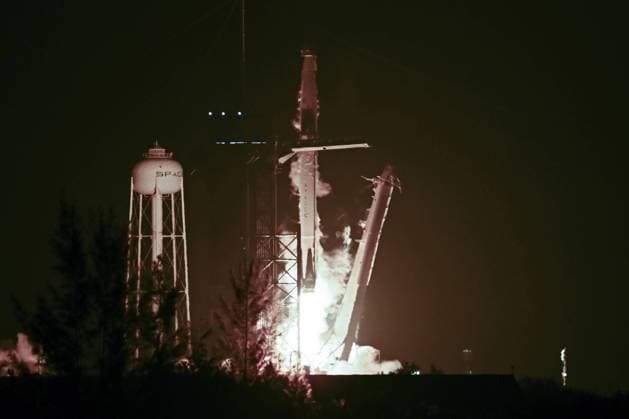 Bilder des Jahres 2023, News 03 März News Themen der Woche KW09 A SpaceX Falcon 9 rocket launches NASA s Crew 6 at 12:34 AM from Complex 39A at the Kennedy Space Center, Florida on Thursday, March 2, 2023. .  KSP20230302002 JOExMARINO