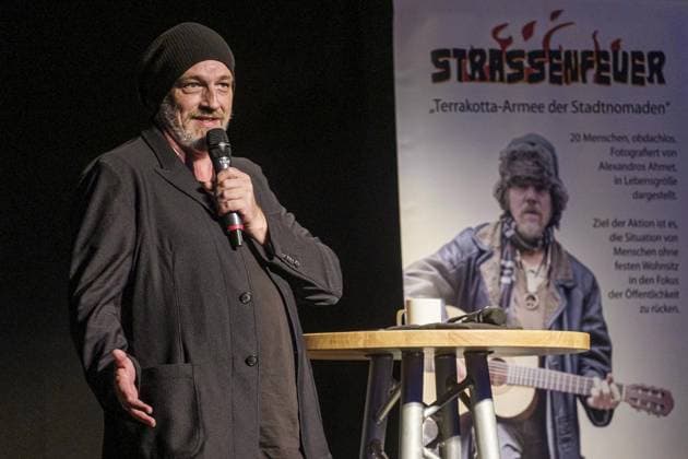 Straßenfeuer -Spendengala in Gelsenkirchen *** NUR FÜR REDAKTIONELLE ZWECKE *** EDITORIAL USE ONLY ***<p>Torsten Sträter auf Bühne. Straßenfeuer -Spendengala im Hans-Sachs-Haus vor 700 Zuschauern am Freitag, 07. Oktober 2022 in Gelsenkirchen.¨ Deutschland NRW Gelsenkirchen Copyright: ChristophxWojtyczka *** Road fire Donation gala in Gelsenkirchen *** ONLY FOR EDITORIAL PURPOSE *** EDITORIAL USE ONLY *** P Torsten Sträter at Stage Road fire Donation gala at Hans Sachs House before 700 Viewers on Friday, 07 October 2022 in Gelsenkirchen ¨ Germany NRW Gelsenkirchen Copyright ChristophxWojtyczka Copyright: ChristophxWojtyczka doc7n2w6e17l1hfzerojpi EDITORIAL USE ONLY