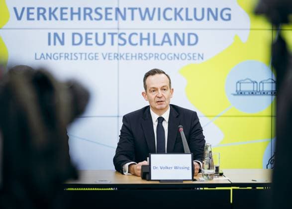 News Themen der Woche KW09 News Bilder des Tages Volker Wissing (FDP), Bundesminister fuer Verkehr und Digitales, aufgenommen im Rahmen einer Pressekonferenz zum Thema Ergebnisse der neuen Gleitenden Langzeit-Verkehrsprognose des BMDV öÄÃ¬ mit Daten zum Gueter- und Personenverkehr bis ins Jahr 2051 in Berlin. 03.03.2023. Berlin Deutschland *** Volker Wissing FDP , Federal Minister of Transport and Digital Affairs, recorded during a press conference on the subject of results of the new sliding long-term traffic forecast of the BMDV öÄÃ¬ with data on freight and passenger traffic until the year 2051 in Berlin 03 03 2023 Berlin Germany Copyright: xFelixxZahn photothek.netx
