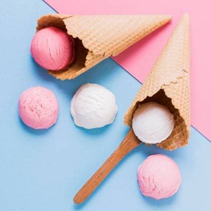RECORD DATE NOT STATED top view ice cream scoops cone table; Spitze Ansicht Eis Creme schöpft Kegel Tisch IST_35069_31143