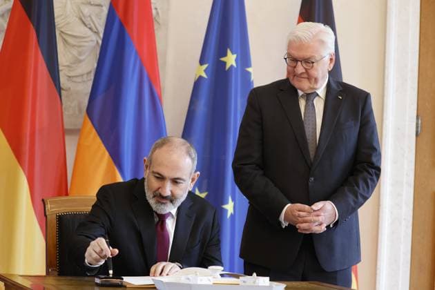 News Themen der Woche KW09 News Bilder des Tages Ministerpräsident von Armenien: Nikol Paschinjan, Bundespräsident Frank-Walter Steinmeier, Deutschland, Berlin, Schloss Bellevue, Gespräch mit dem Ministerpräsidenten der Republik Armenien, Nikol Paschinjan *** Prime Minister of Armenia Nikol Pashinyan, Federal President Frank Walter Steinmeier, Germany, Berlin, Bellevue Palace, Talk with the Prime Minister of the Republic of Armenia, Nikol Pashinyan.