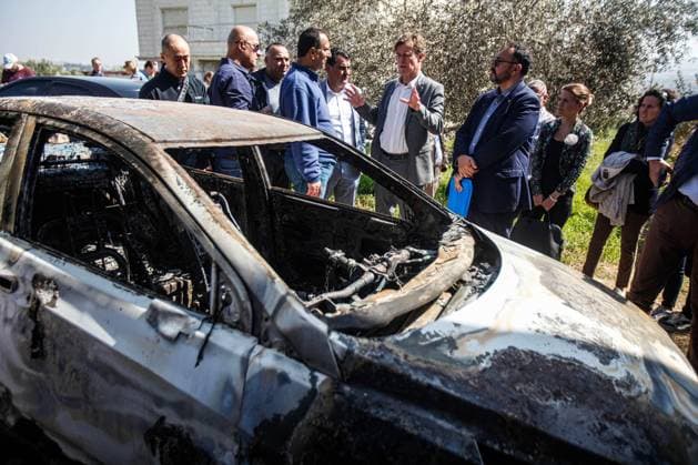 Bilder des Jahres 2023, News 03 März News Themen der Woche KW09 News Bilder des Tages March 3, 2023, Nablus, West Bank, Palestine: Sven Kuhn von Burgsdorff, the European Union representative for the Palestinian Territories, center, survey the damage of a burnt car in the West Bank town of Hawara which was set ablaze by radical Jewish settlers earlier this week . On Monday scores of Israeli settlers went on a violent rampage in the northern West Bank town of Hawara, setting cars and homes on fire after two settlers were killed by a Palestinian gunman. Nablus Palestine - ZUMAs197 20230303_zaa_s197_316 Copyright: xNasserxIshtayehx