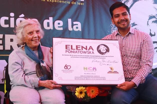 Mexiko, Schriftstellerin Elena Poniatowska während Wiedereröffnung ihres Buchladens March 4, 2023, State of Mexico, Mexico: Adolfo Cerqueda, Mayor of Nezahualcoyotl and the writer Elena Poniatowska, during the reopening of the Elena Poniatowska bookstore of the Fondo de Cultura EconoÂ³mica, in NezahualcoÂ³yotl, State of Mexico, Mexico. Mexico City Mexico - ZUMAe321 20230304_zia_e321_007 Copyright: xCarlosxSantiagox