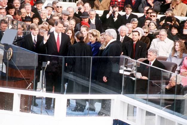 IMAGO ICONS: Ruth Bader Ginsburg RECORD DATE NOT STATED Vice President Albert Gore Jr. is sworn in by Associate Justice of The Supreme Court, The Honorable Ruth Bader Ginsburg during the 1997 Presidential Inaugural Ceremony. Base: Washington State: District Of Columbia (DC) Country: United States Of America (USA) Copyright: xpiemagsx nararecdefpie08012022c-57572 !ACHTUNG AUFNAHMEDATUM GESCHÄTZT!
