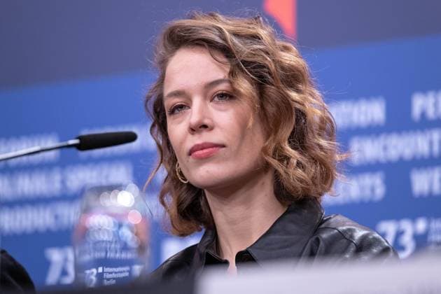 Schauspielerin Paula Beer während der Pressekonferenz zum Film Roter Himmel anlässlich der 73. Internationalen Filmfestspiele Berlin. Actor Paula Beer during the press conference for the film Roter Himmel on the occasion of the 73rd Berlin International Film Festival. snapshot-photography K.M.Krause *** Actress Paula Beer during the press conference for the film Roter Himmel on the occasion of the 73rd Berlin International Film Festival Actor Paula Beer during the press conference for the film Roter Himmel on the occasion of the 73rd Berlin International Film Festival snapshot photography K M Krause