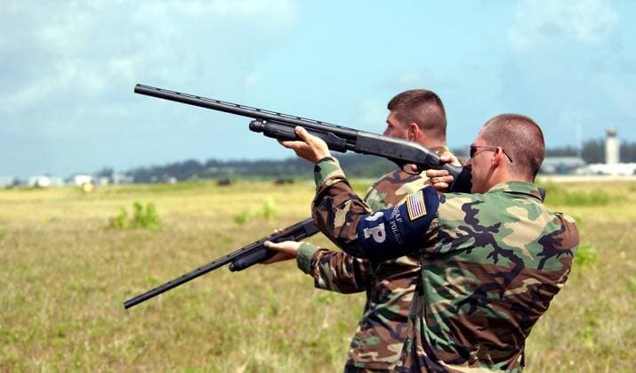 RECORD DATE NOT STATED Air Force Security Forces members from the 28th Air Expeditionary Wing, Diego Garcia, fire at White Egrets near the flightline during Operation ENDURING FREEDOM. The Royal Marines are training Security Forces so they can take over the Bird Aircraft Strike Hazard Program (BASH). The BASH program is designed to reduce the number of Egrets and to harass the areas where they congregate around the flightline to prevent future aircraft strikes. There have been sixteen bird strikes since the beginning of the Operation ENDURING FREEDOM at Diego Garcia. Operation ENDURING FREEDOM is in support of the Global War on Terrorism (GWOT), fighting terrorism abroad. Subject Operation Series: ENDURING FREEDOM Base: Diego Garcia Country: British Indian Ocean Copyright: xpiemagsx nararecdefpie08012022d-19110 !ACHTUNG AUFNAHMEDATUM GESCHÄTZT!
