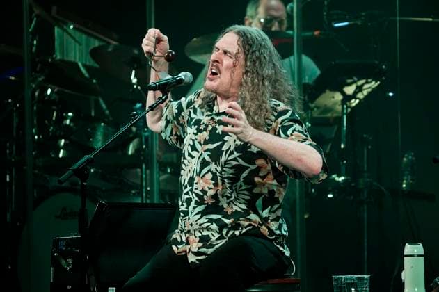 Entertainment Themen der Woche KW09 Entertainment Bilder des Tages Weird Al Yankovic live bei einem Konzert seiner Ill-Advised Vanity Tour im Admiralspalst. Berlin, 05.03.2023 *** Weird Al Yankovic live at a concert of his Ill Advised Vanity Tour at Admiralspalst Berlin, 05 03 2023 Foto:xT.xBartillax xFuturexImage