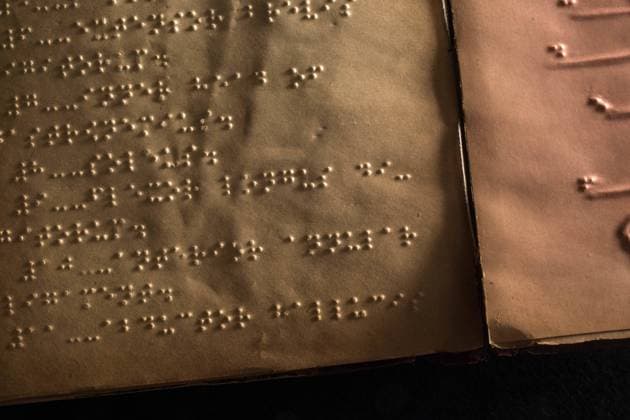 RECORD DATE NOT STATED January is World Braille Month in honor of Louis Braille who was born on 4 January 1809. Blinded at 3 years of age, he developed the system of raised dots that is now the established system for blind reading materials. Blindness is caused by a variety of diseases and battlefield trauma. Among the objects in the AMEDD Museum collection are 2 braille books on Human Anatomy. The books were used by Henry Otis Kendall, who was blinded by shrapnel from a mine explosion in WWI. He used these books while studying to become a physical therapist. (MED 2000.036.004 & Med 2000.036.005) AMEDD Museum, Joint Base San Antonio, Fort Sam Houston, TX, 04JAN2023 Copyright: xpiemagsx dvidspiemilr24022023-830 !ACHTUNG AUFNAHMEDATUM GESCHÄTZT!