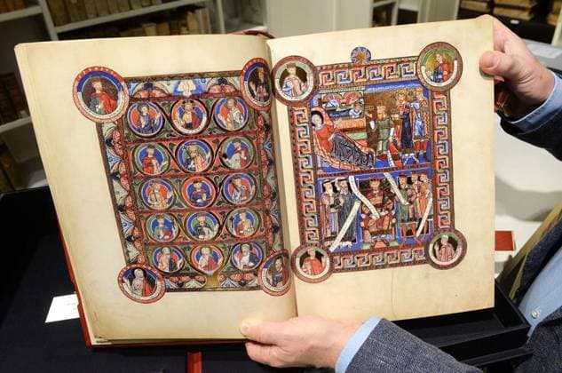 Kostbare Bücherschätze in der Historischen Bücherei in Duisburg *** NUR FÜR REDAKTIONELLE ZWECKE *** EDITORIAL USE ONLY ***Das historische Buch Evangeliar Heinrichs des Löwen ist ein Reprint, das Original ist geschätzt aus dem Jahr 1188 , liegt am Donnerstag, den 07.12.2016 in der Abteilung der Historischen Bücherei in der Zentralbibliothek in Duisburg. Die Bibliothek enthält eine Sammlung seltener historischer und wertvoller Bücher. Deutschland NRW Duisburg Copyright: StephanxEickershoff *** precious book treasures in the Historical Library in Duisburg *** ONLY FOR EDITORIAL PURPOSE *** EDITORIAL USE ONLY The historical Book Gospels Heinrichs of Lions is a reprint, the Original is estimated from the Year 1188 , is on Thur Copyright: StephanxEickershoff docnrwhugopicture122938313 EDITORIAL USE ONLY